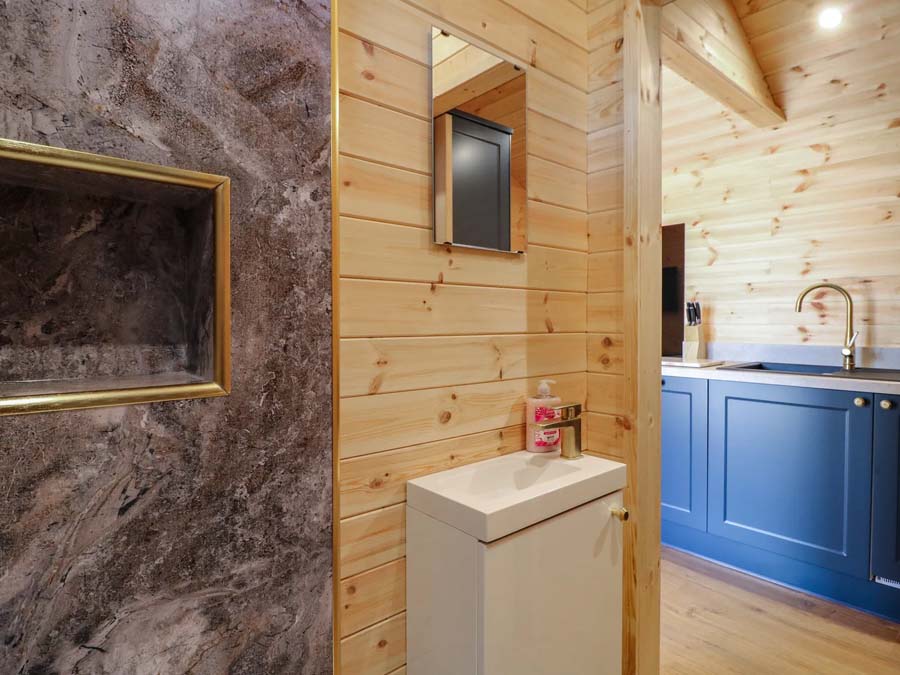 Bathroom The Parlour Brookfields Holiday Farm 3