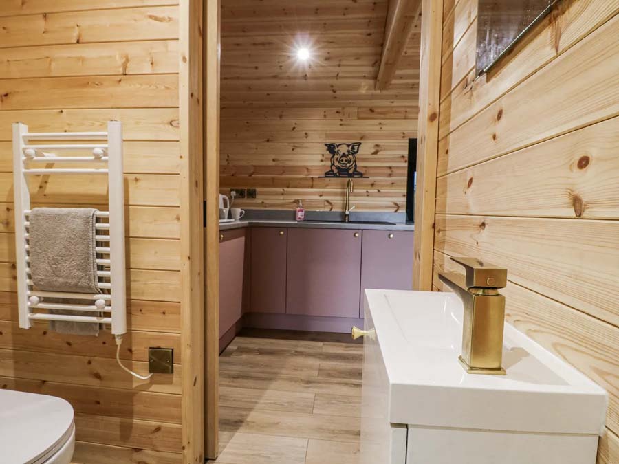 Bathroom The Sty Brookfields Holiday Farm 2