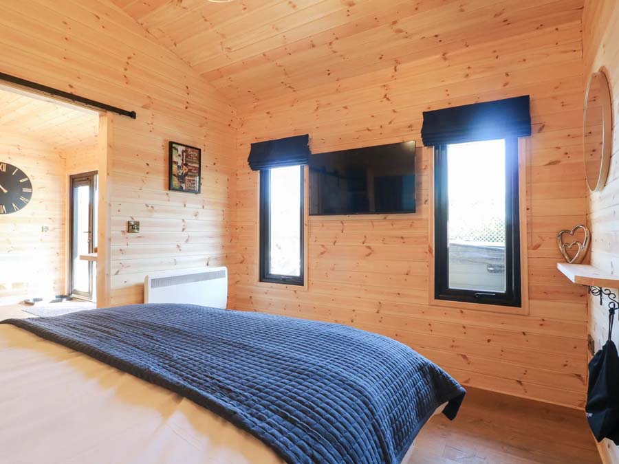 Bedroom The Parlour Brookfields Holiday Farm 2