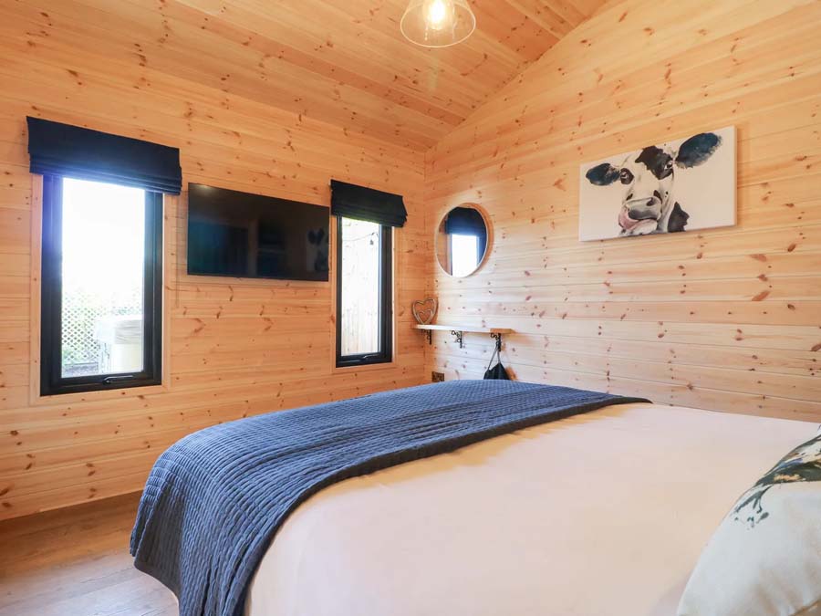 Bedroom The Parlour Brookfields Holiday Farm 3