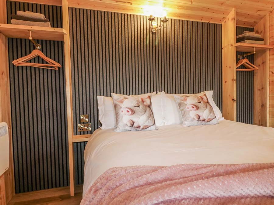 Double Bedroom The Sty Brookfields Holiday Farm 2