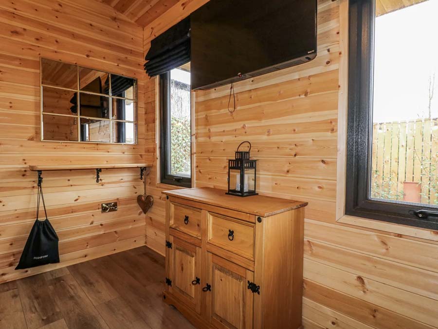 Double Bedroom The Sty Brookfields Holiday Farm 4
