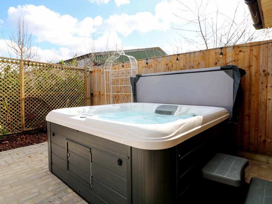 Hot Tub The Parlour Brookfields Holiday Farm 2