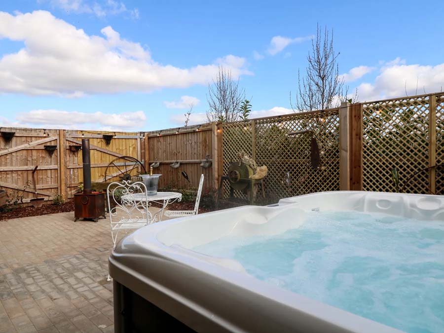 Hot Tub The Parlour Brookfields Holiday Farm 3